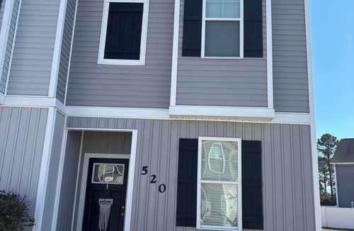 Westgate House | Superb 2-bedroom townhome with AC in charming Jacksonville.