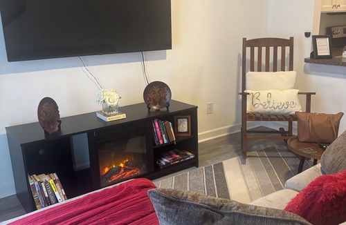 Westgate House | Superb 2-bedroom townhome with AC in charming Jacksonville.