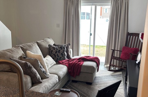 Westgate House | Superb 2-bedroom townhome with AC in charming Jacksonville.