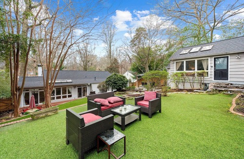 Collier Hills Cottage | SuperHost~ Buckhead Guest House Near Downtown ATL!