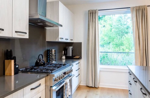 Govalle House | Supreme Eastside Home, 6 Min Drive to Downtown