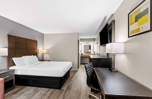 Southern Pines Hotel | SureStay Plus Hotel by Best Western Southern Pines Pinehurst