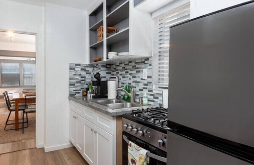 Los Angeles County Apartment | Surfside Stay: 2BR with Queen Beds in Venice