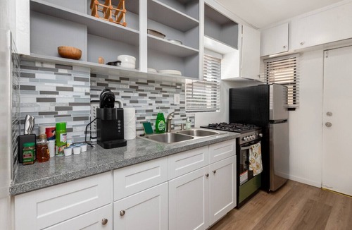 Los Angeles County Apartment | Surfside Stay: 2BR with Queen Beds in Venice