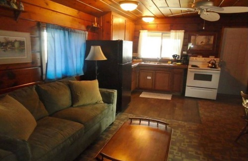 Bayview Cabin | Sweeping by the lake by the lake