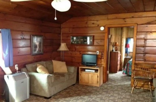Bayview Cabin | Sweeping by the lake by the lake