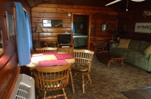 Bayview Cabin | Sweeping by the lake by the lake