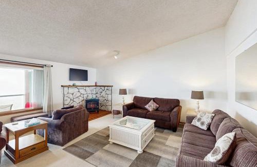 Brookings House | Sweeping Oceanfront Views Await Tranquil Condo with Balcony Beach Access W&D