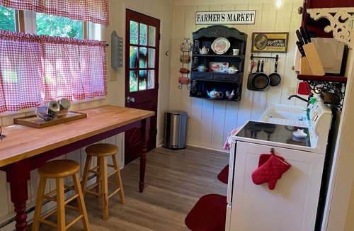 Beavercreek House | Sweet cottage with lots of privacy that's perfect for a romantic getaway.