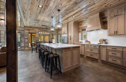 Hochatown Cabin | 'Sweet Dreams', 4 Kings+Loft, 6 Bath, Sleeps 16, Arcade, EV, 2mi to Beavers Bend