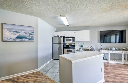Little River Condo | Swim, Golf & Dine: Condo by Cherry Grove Beach!