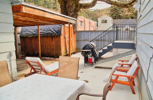 Wallace House | Tabor House All Season Vacation Rental LLC/Perfect for Families, Pets Welcome