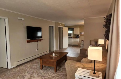 Patton Cottage | Tackett's Cottage by Lake and State Park