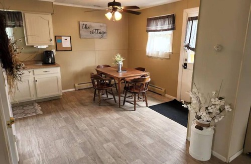 Patton Cottage | Tackett's Cottage by Lake and State Park