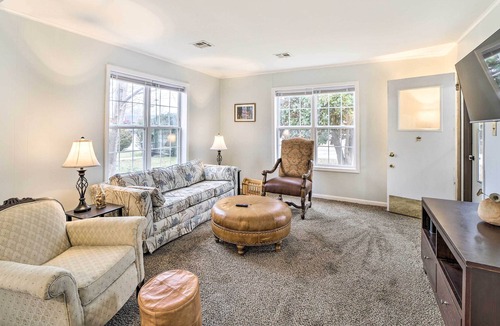 Tahlequah House | Tahlequah Home Half Mi to Northeastern State