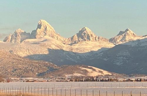 Leigh Creek Estates House | Targhee Shadows - Tetons Yellowstone hot tub