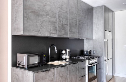 Palms Apartment | Tasteful Culver City 1BR w/Roof, walkable neighborhood, by Blueground