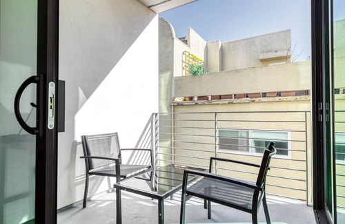Palms Apartment | Tasteful Culver City 1BR w/Roof, walkable neighborhood, by Blueground