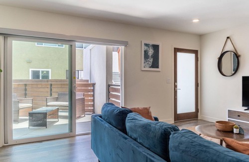 Redondo Beach Apartment | Tasteful Redondo Beach 2BR, walk to Shops & Restaurants, by Bluueground
