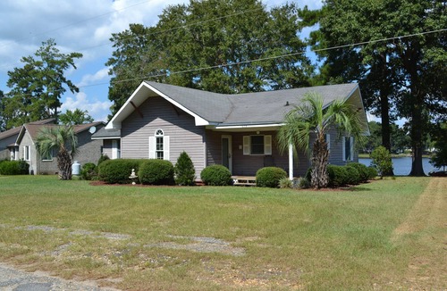 Summerton House | Taw Caw Creek Waterfront, Dock, Sandy Beach, Minutes To Big Water! NO PETS