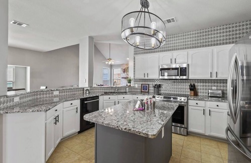 McKinney House | TCH - Spacious 5bd/2.5ba in McKinney with Office