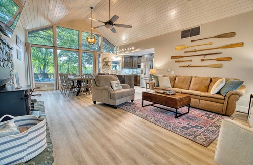 Cookson House | Tenkiller Lake Private Pickleball CourtnSleeps 20nShuffleboard Pool Tablen13Beds
