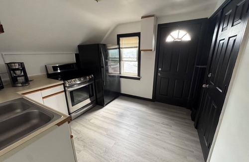 Eastpointe Condo | Terrific 2-bedroom upstairs condo with AC in charming Eastpointe