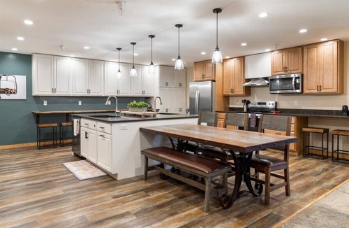 Leigh Creek Estates House | Teton Crest Lodge Sleeps 24 Ideal Reunion Spot