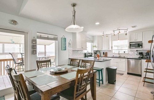 Galveston House | Texas Beach Casa | Beach View | Sea Isle Beach
