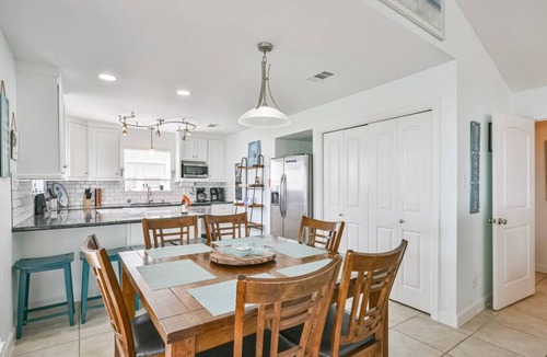 Galveston House | Texas Beach Casa | Beach View | Sea Isle Beach