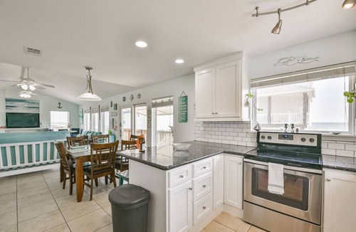 Galveston House | Texas Beach Casa | Beach View | Sea Isle Beach