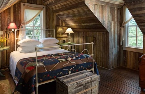 Cat Spring House | Texas Farm House getaway on BlissWood Ranch with Optional Activities & Safari!