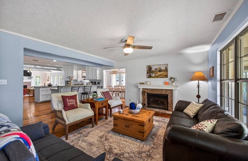 Oakland House | Texas Ranch Getaway: 27 Private Acres with Game Room & Pond