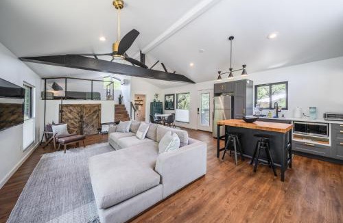 Wimberley House | Texas Retreat - Sunset Rock