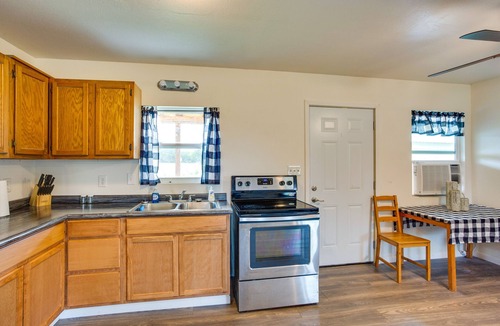 Thackerville House | Thackerville Getaway w/Porch - Near WinStar!