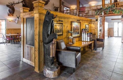 Gardiner Hotel | The Antler Lodge - Gardiner