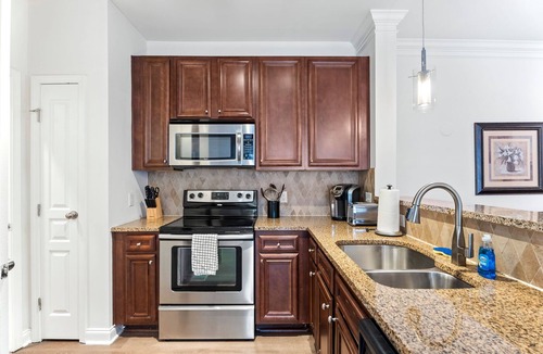 Cary Apartment | The Arboretum 2br w/Balcony & Hardwoods 1