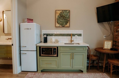 Galveston Apartment | THE BANANA BAY ROOM @emilysontheisland