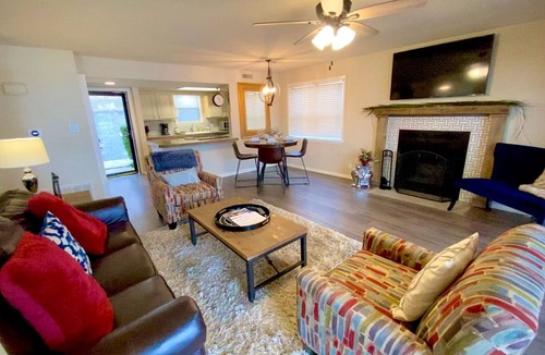 Lake Hamilton Condo | "The Bayliner" Lake Hamilton Condo: 2BR/2BA. Sleeps 6. Pool. Covered Boat Slip!