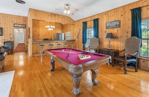 Fort Smith House | The Beland Mansion with private suites awaits you