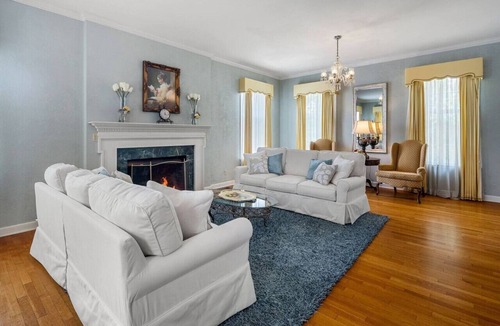 Fort Smith House | The Beland Mansion with private suites awaits you