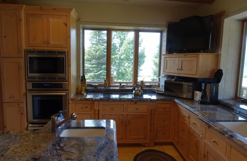 West Yellowstone Cabin | The Best & Coziest Cabin for Big Families/Groups in West Yellowstone!