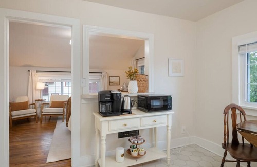 Rose Park Apartment | The Bitterroot Bungalow, Hip Strip Cozy Suite