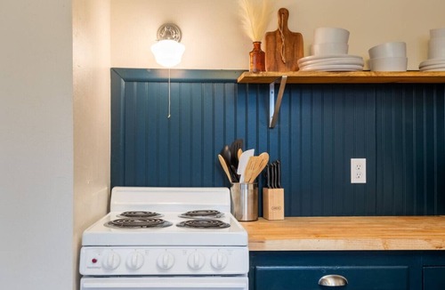 Rose Park Apartment | The Blackfoot Abode Apt, downtown Missoula