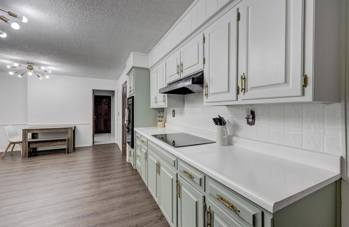 Leawood House | The Blue Heron: Spacious Retreat Mins off I-44
