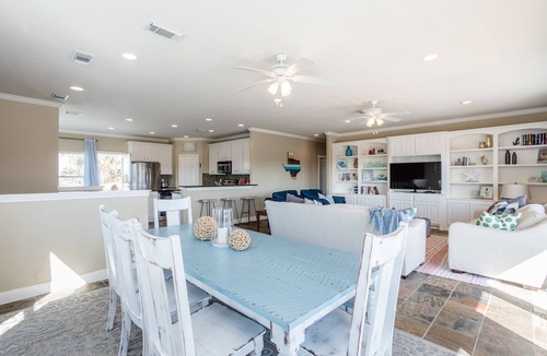 Indian Beach House | The breezy House – 5 minute stroll to the beach.