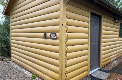 Idaho Falls Cabin | “The Bunkie” sleeps 6 in Ririe, has AC