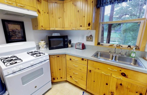 Glendale House | The Cabin at Lydia's Canyon