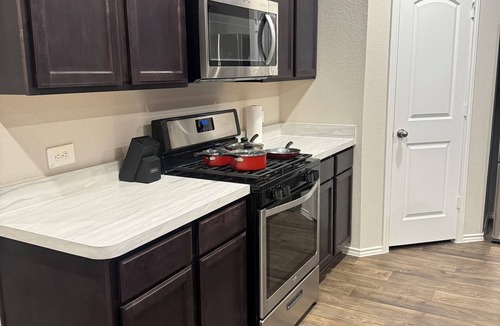 Barker House | The Camden Retreat Sleeps 10 Fast WiFi 80 Inch TVs