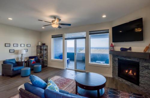 Depoe Bay House | The Captains Lookout Sleeps 6, Hot Tub, Pet Friendly, Ocean View